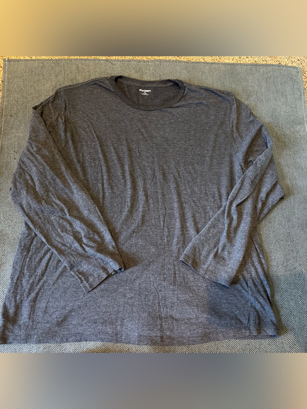Old Navy Men's Dark Gray Long-Sleeve Crewneck Tee